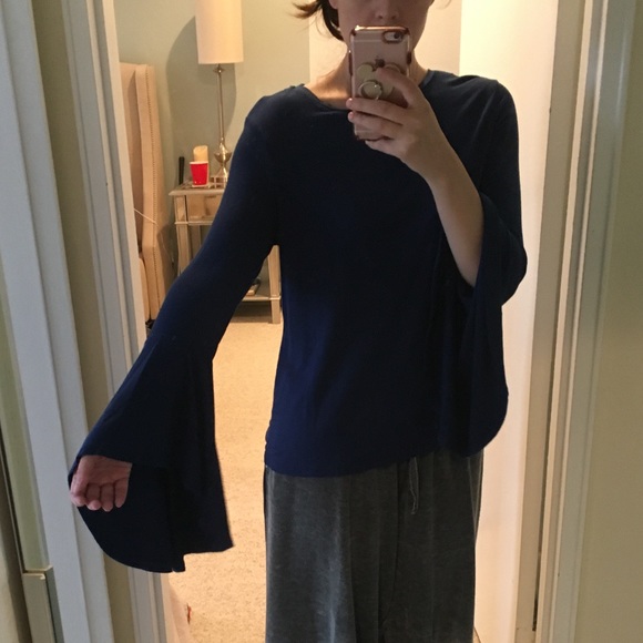 Bell sleeve blouse worn once - Picture 2 of 2